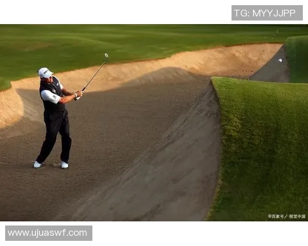 英国足球明星挥杆挑战高尔夫赛场展现运动魅力与风采